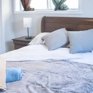https://lovely-1-br-w-sofa-bed-in-the-heart-of-ndg.hotels-in-montreal.org