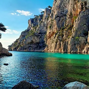 https://la-savinienne-de-cassis-5mn-port-plage-face-mer.fr-provencehotel.com